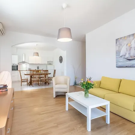 2 Pools-7 By Interhome Apartamento Sutivan